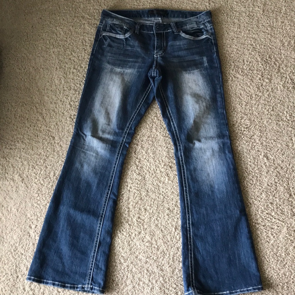 🌟NWOT-9/10 regular, distressed, bootcut jeans